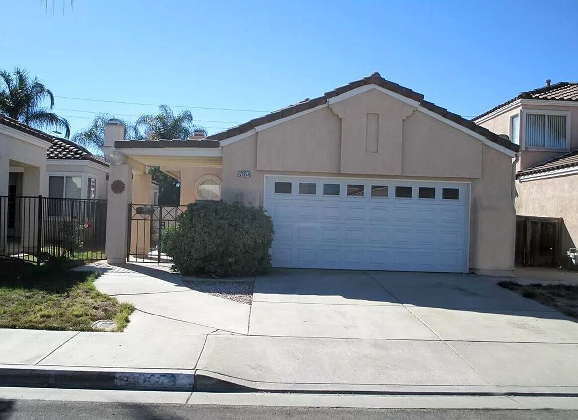 Building Photo - A beautiful house 3 bedrooms/ 2 bath