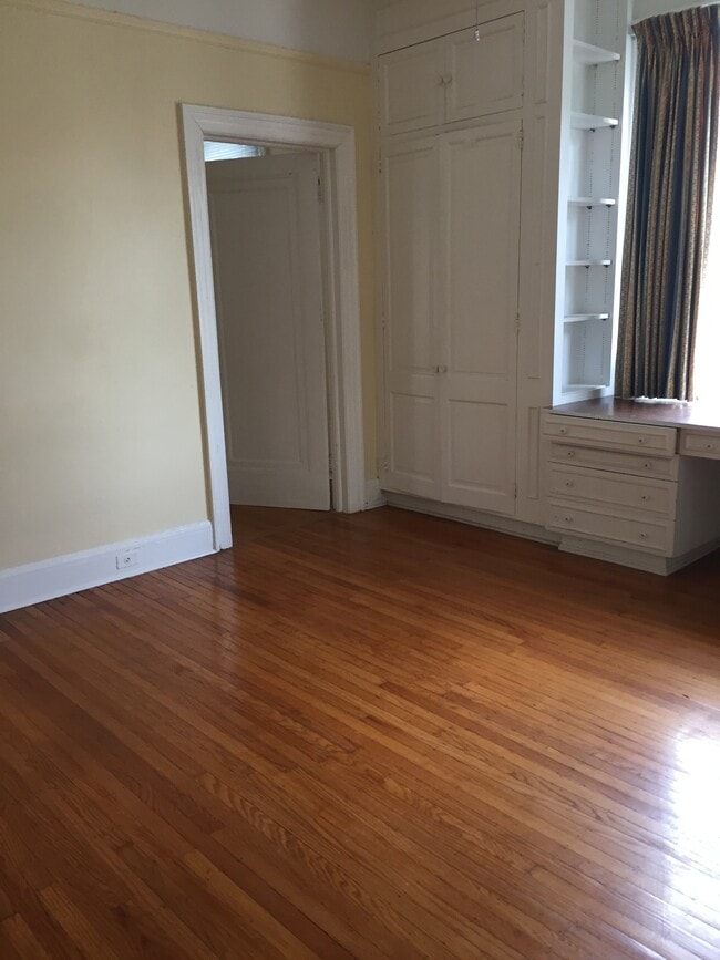 Building Photo - 9 Trianon Plz