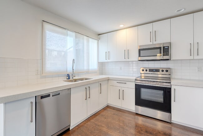 Photo du bâtiment - 1530 Bayside Ave SW