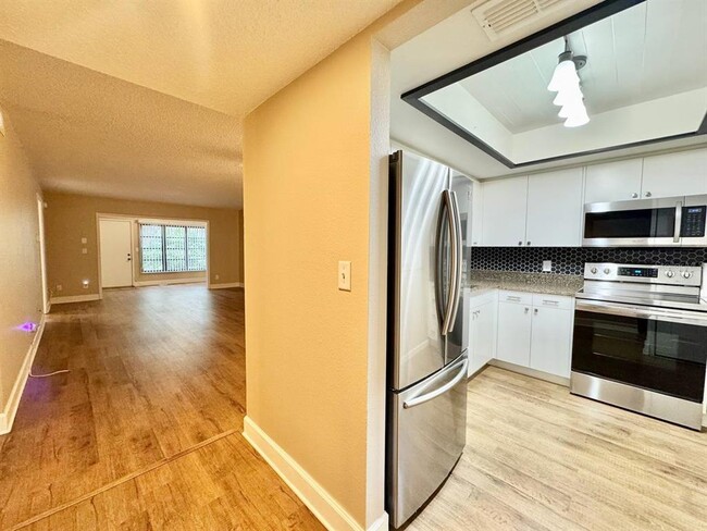 Foto del edificio - 3048 Eastland Blvd