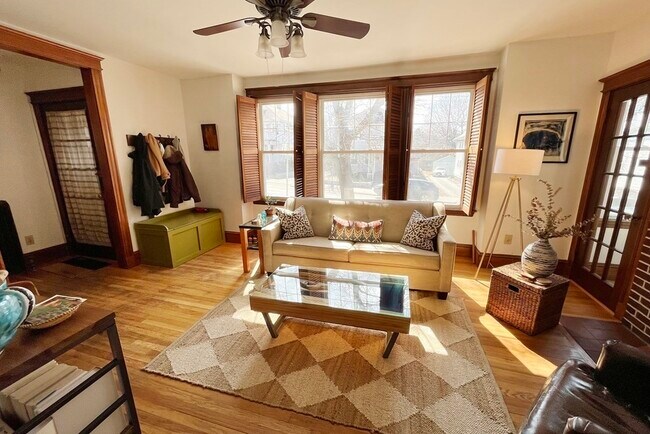 Building Photo - 103 Bynner St