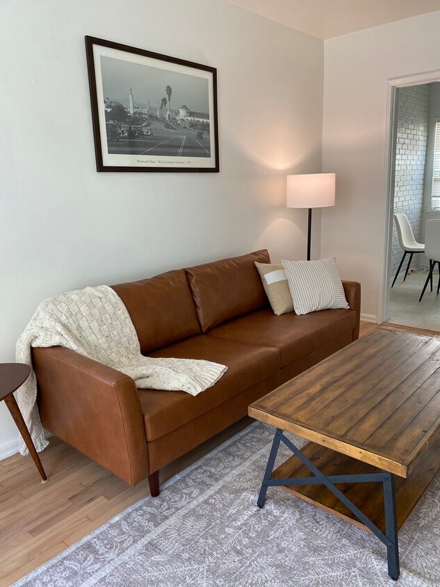 Foto principal - 14526 Dickens St