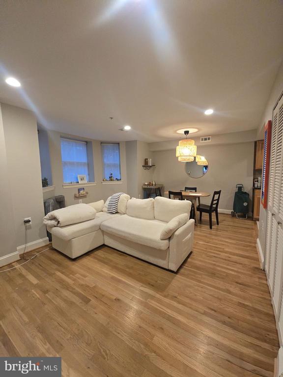 Foto del edificio - 1417 Chapin St NW