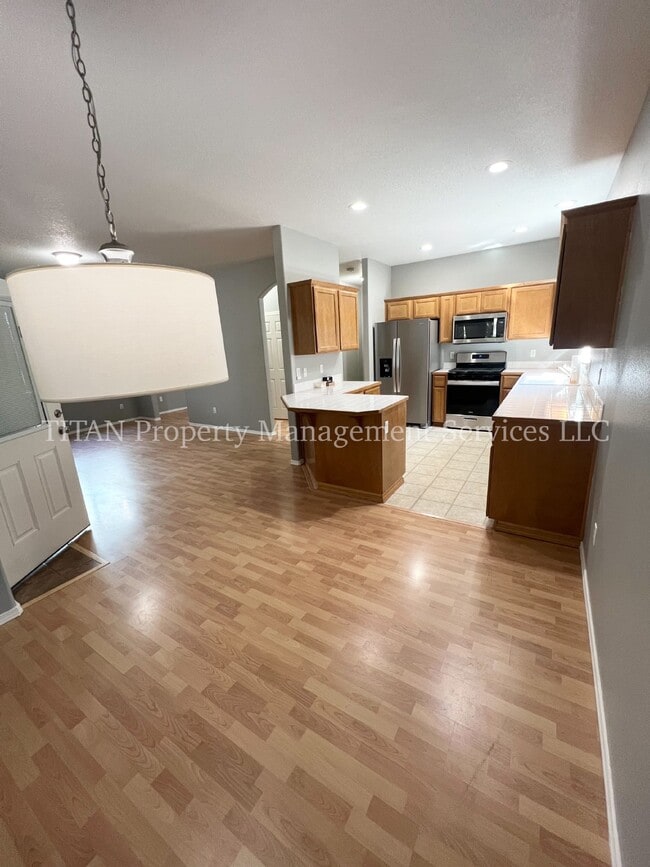 Building Photo - Charming 3 Bed, 2.5 Bath Oregon City Renta...