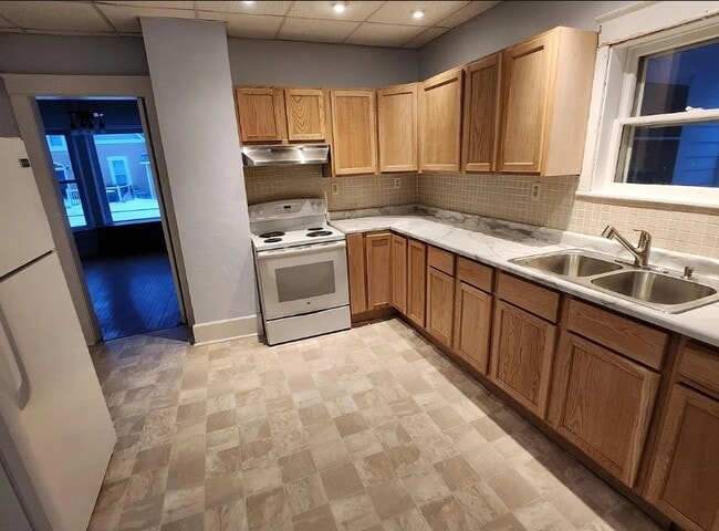 Kitchen - 563 W 4th St