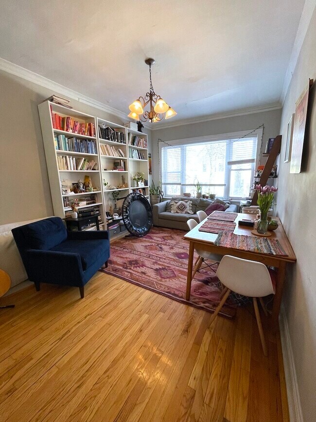Foto del edificio - 2912 N Albany Ave