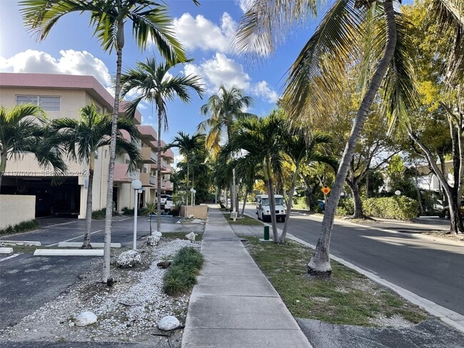 Building Photo - 3522 NE 171 St