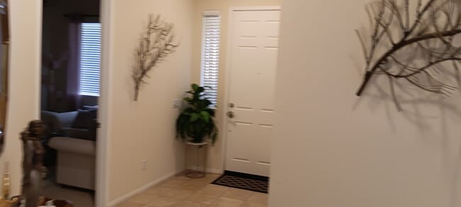 Building Photo - 1716 N Forest Oaks Dr