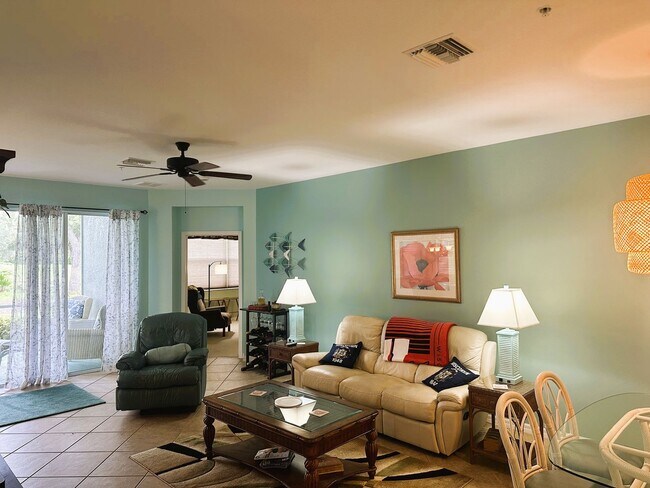 Foto del edificio - FURNISHED/TURNKEY 2+Den, 2 bath 1 car garage 1st floor condo in River Hall