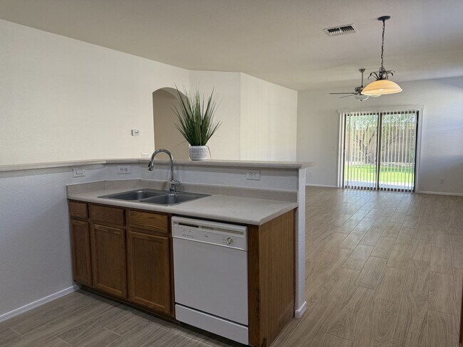 Foto del edificio - 4 bedrooms in Power Ranch