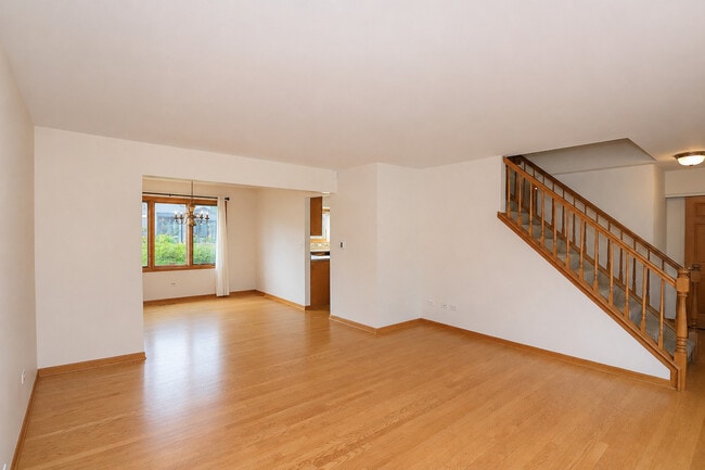 Building Photo - 706 North Point Dr