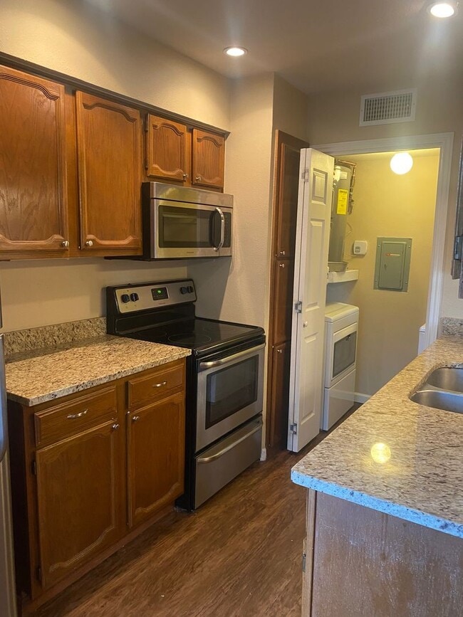 Foto del edificio - Awesome Condo in Plano! Available 6/6/22