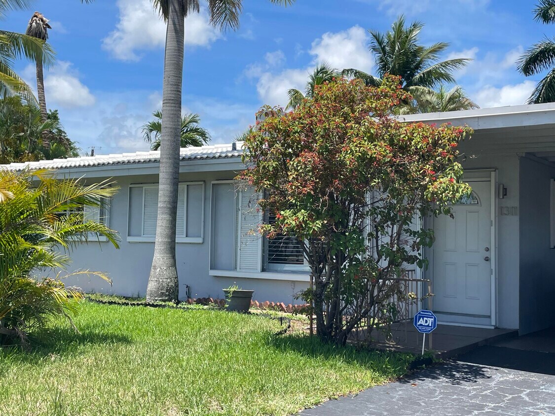 Foto principal - 1311 S Cypress Rd