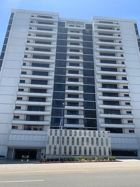 Building Photo - 10660 Wilshire Blvd