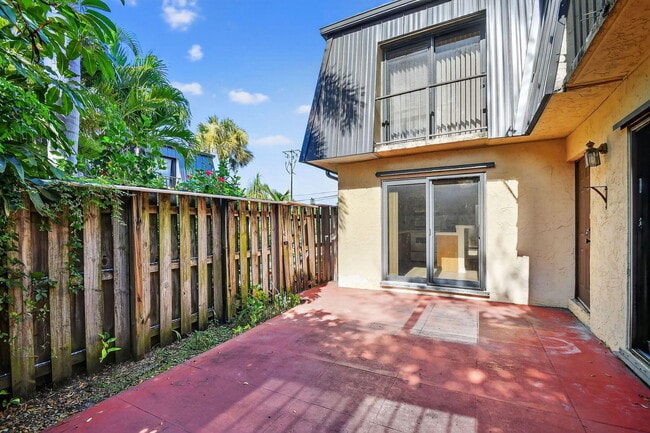 Building Photo - 2494 Waterside Dr