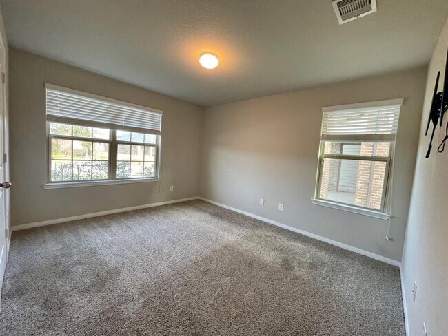 Building Photo - 3030 Ashlyn Arbor