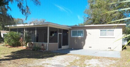 Building Photo - 905 Alicia Ave