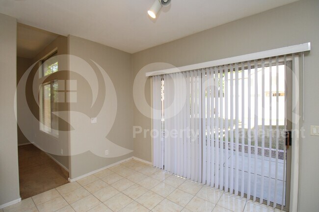Foto del edificio - 490 W Ebony Way