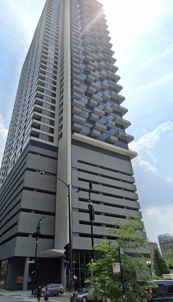 Building Photo - 235 W Van Buren St