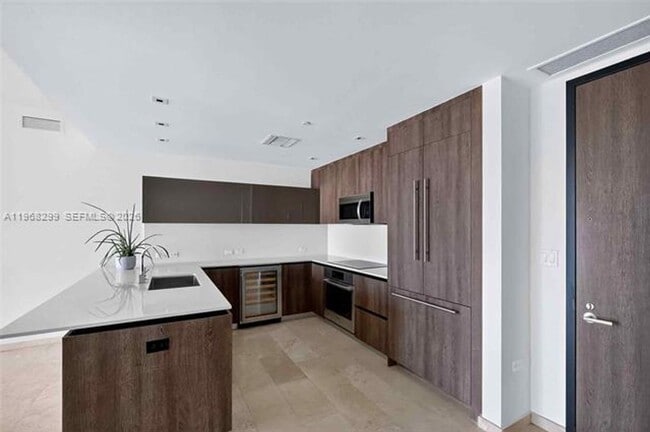 Building Photo - 88 SW 7th St