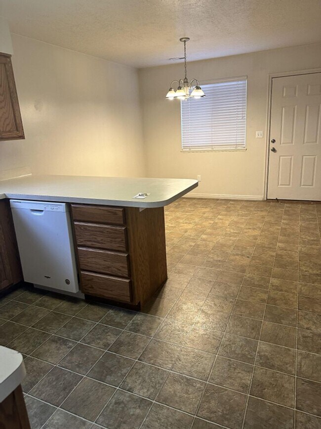 Building Photo - Dorothy Hill Rentals