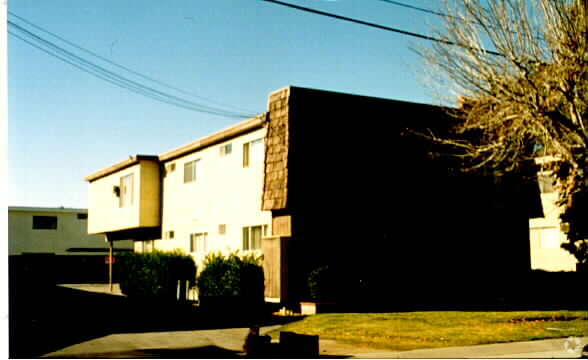 Building Photo - 6819 Variel Ave