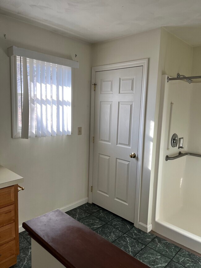 Bathroom - 515 Spring Run Rd