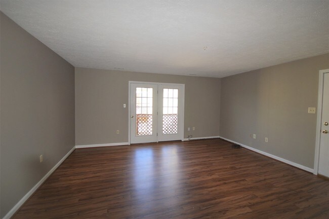Building Photo - 1290 S Ox Rd