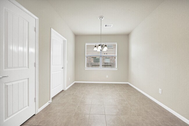 Foto del edificio - 107 Autumn Forest Ln