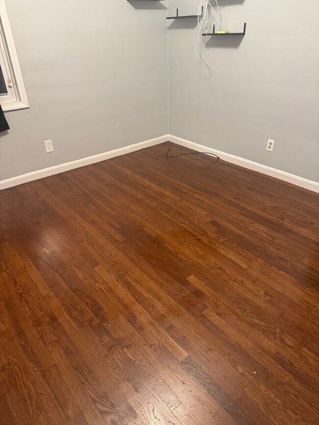Building Photo - 3 bedroom, 2 bathroom bungalow with basement and 2 car garage on oversized lot