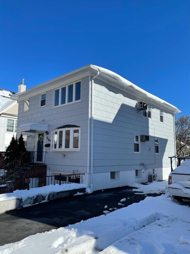 Building Photo - 538 Pelham Rd