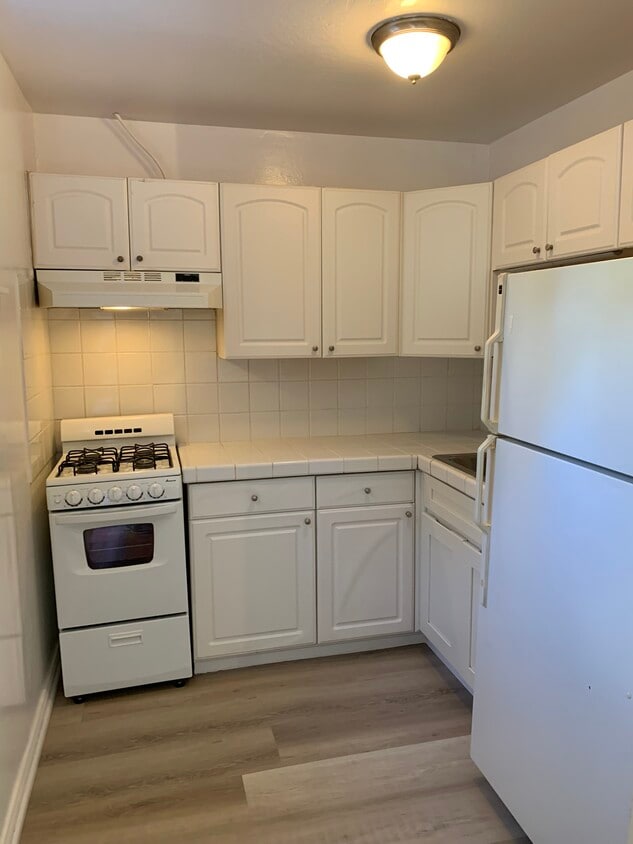 Primary Photo - 2117 Delaware St