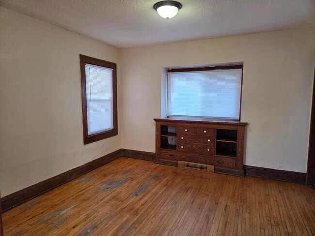 Foto del edificio - 2931 N Newton Ave