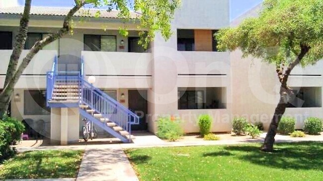 Foto del edificio - 3301 E Earll Dr