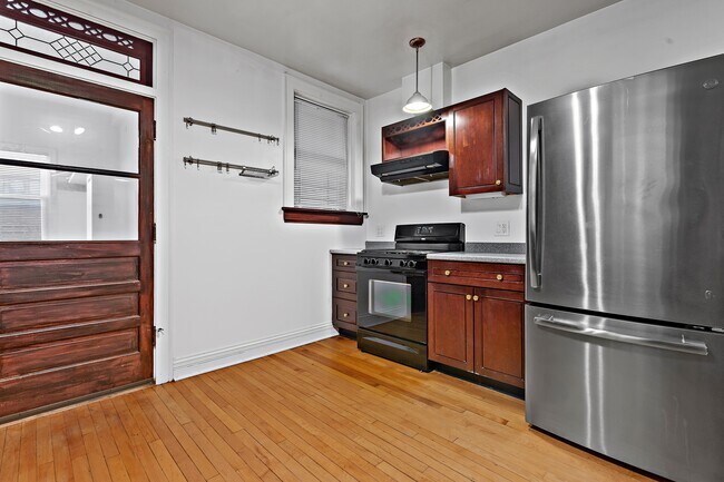 Building Photo - 2219 W Rosemont Ave