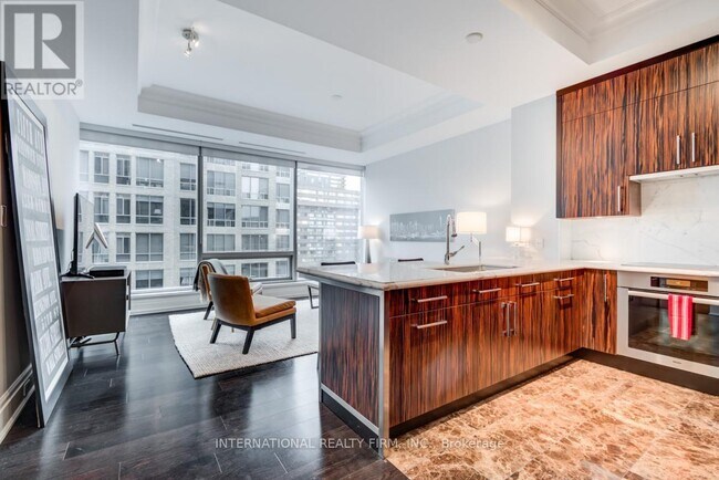 Building Photo - 55 Scollard St