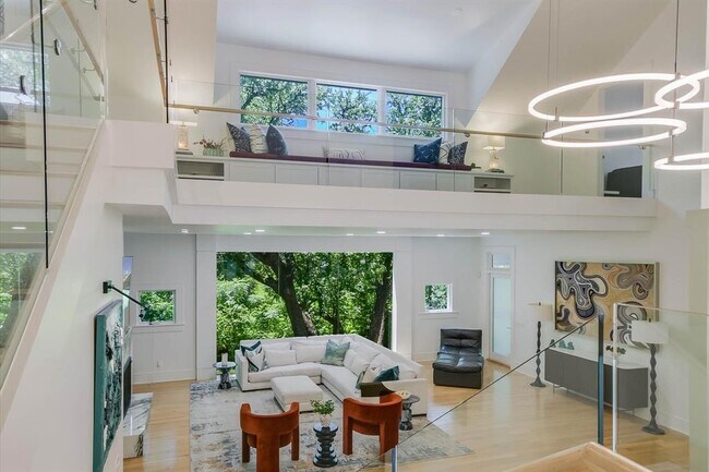 Foto del edificio - 4914 Rollingwood Dr