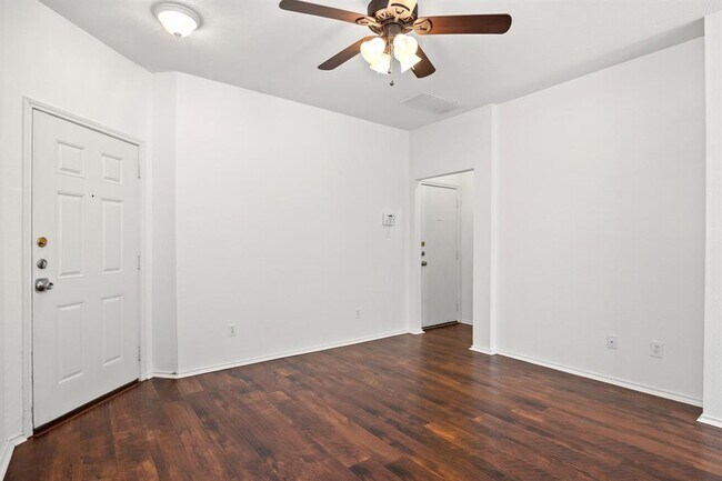 Building Photo - 709B Jane Austen Trail