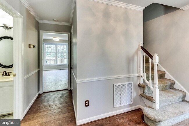 Building Photo - 1630 Lozano Dr