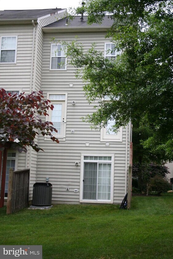 Primary Photo - 3238 Thames Ln