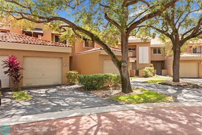 Building Photo - 640 N University Dr