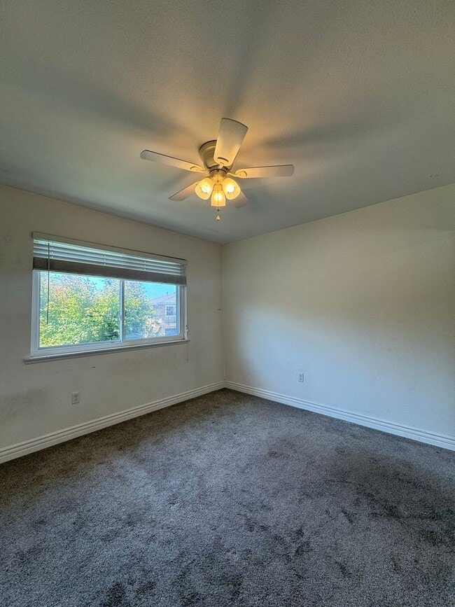 Building Photo - Modern 2 Bed 1 Bath Townhouse in San Juan ...
