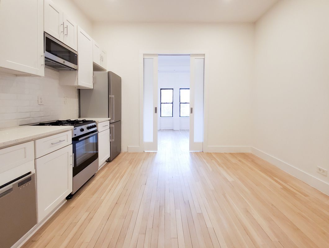 Primary Photo - 220 W 122nd St