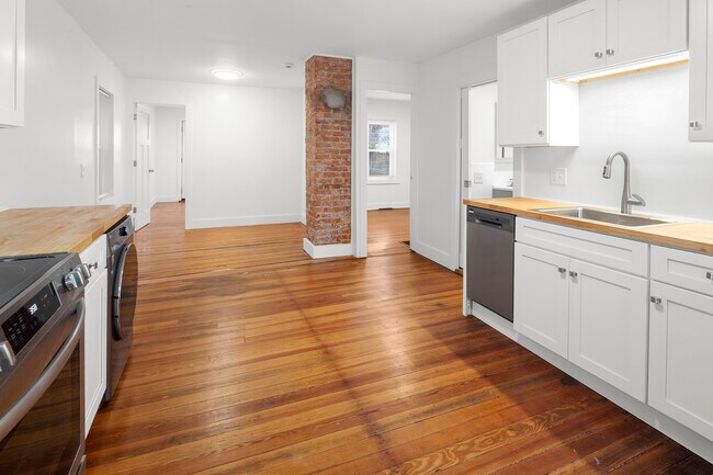 Foto del edificio - 323 Williams St