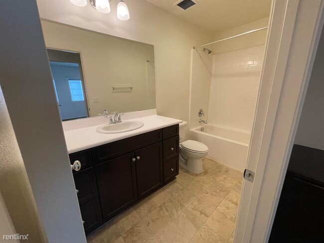 Building Photo - 4 br, 3 bath Condo - 327 Paseo Gusto