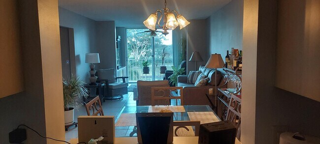 Foto del edificio - 7145 Huntington Ln