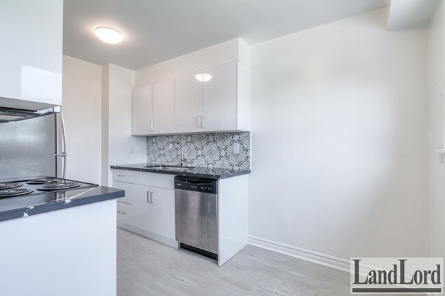 Building Photo - 2830 Midland Ave