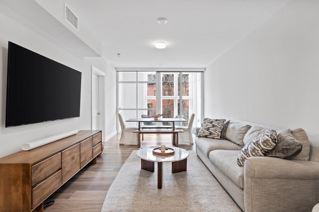 Foto principal - 771 Harrison Ave