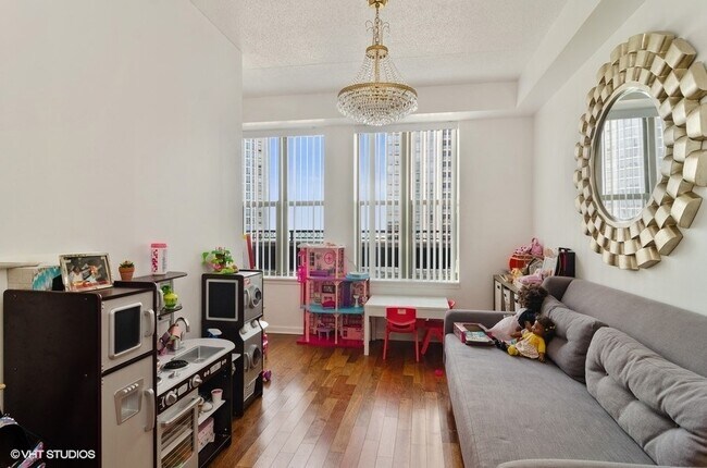 Foto del edificio - 1250 S Indiana Ave