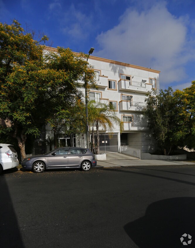Primary Photo - 949 S Manhattan Pl
